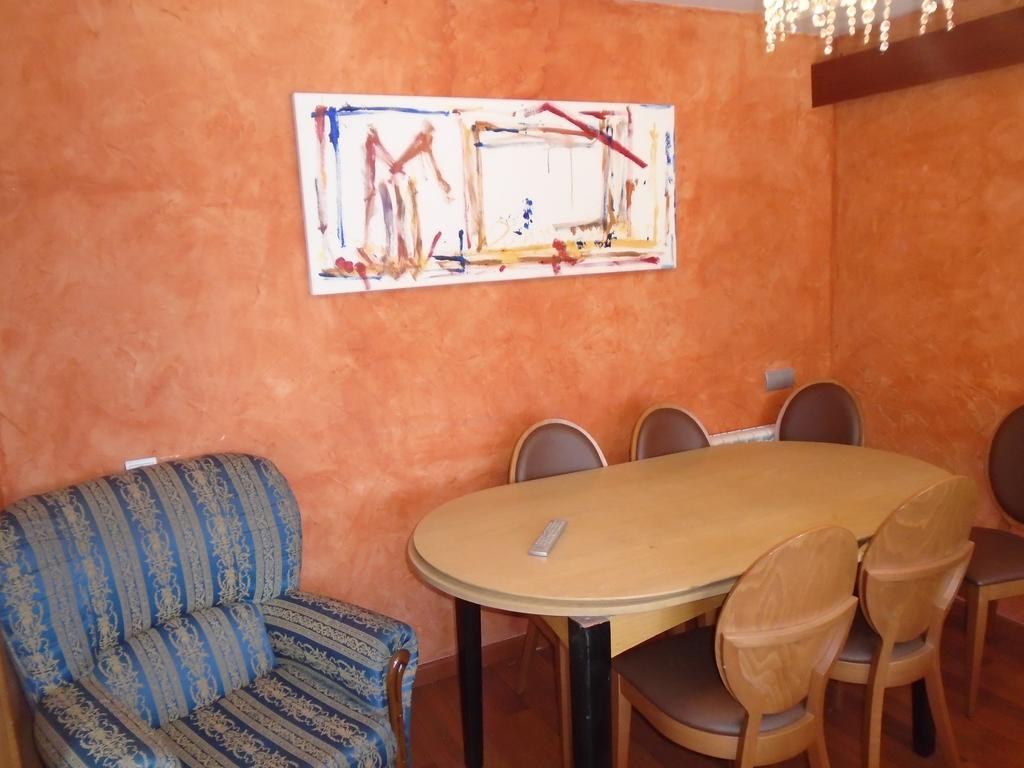 Hostal Fonda Galicia Cardedeu Extérieur photo