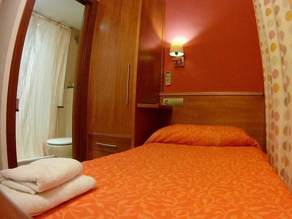 Hostal Fonda Galicia Cardedeu Extérieur photo