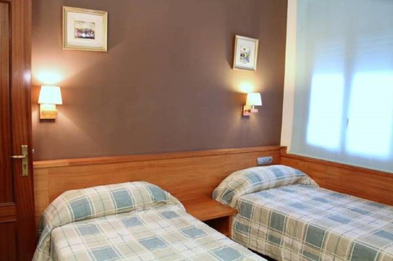 Hostal Fonda Galicia Cardedeu Extérieur photo