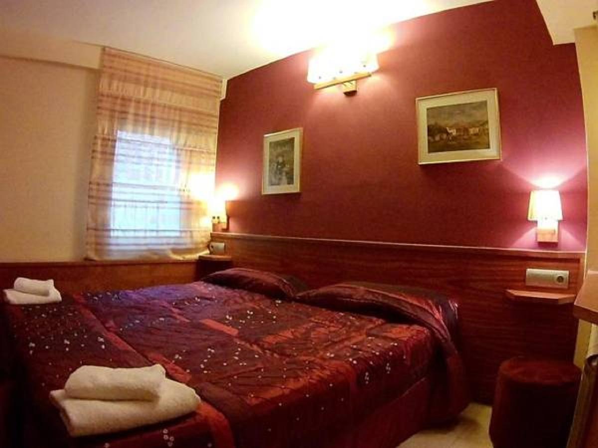 Hostal Fonda Galicia Cardedeu Extérieur photo