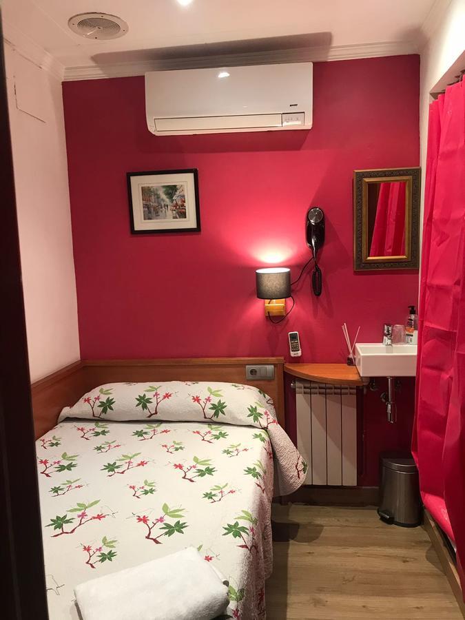 Hostal Fonda Galicia Cardedeu Extérieur photo