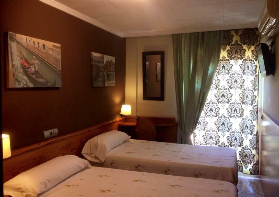 Hostal Fonda Galicia Cardedeu Extérieur photo
