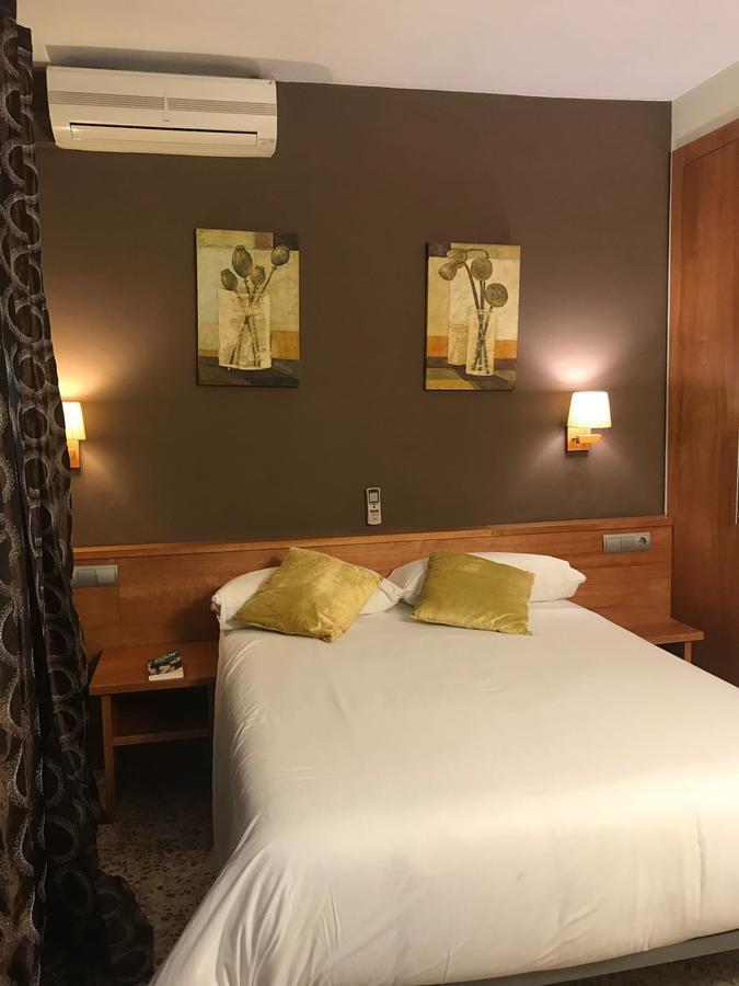 Hostal Fonda Galicia Cardedeu Extérieur photo