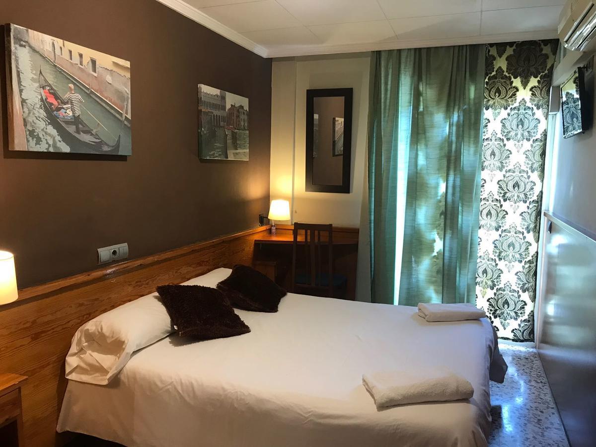 Hostal Fonda Galicia Cardedeu Extérieur photo