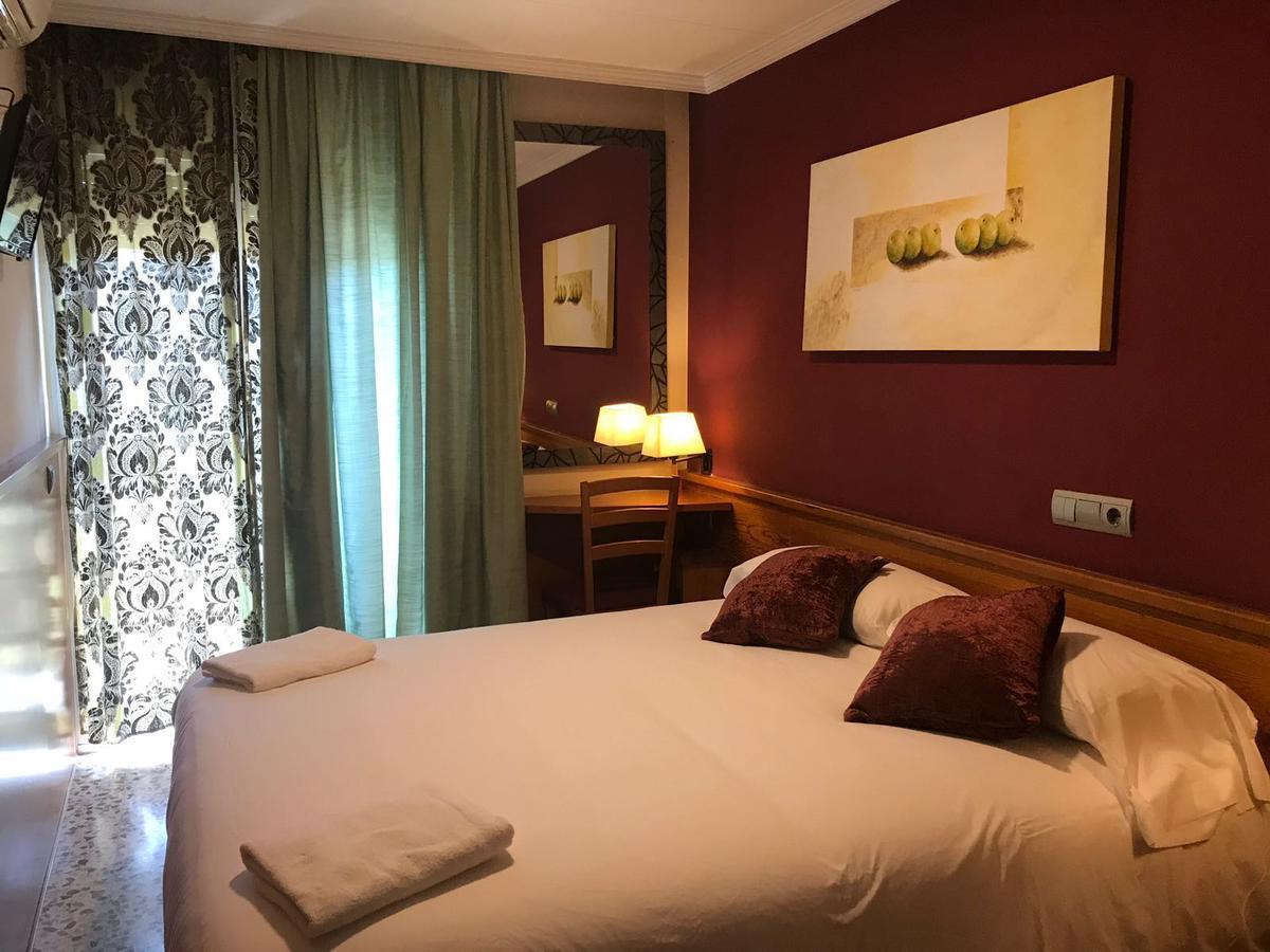 Hostal Fonda Galicia Cardedeu Extérieur photo