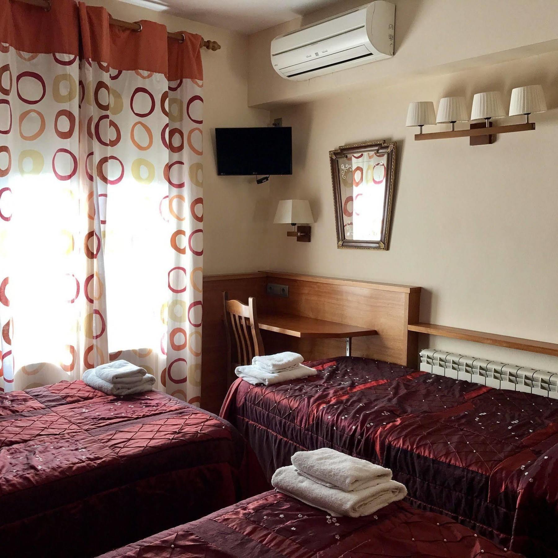 Hostal Fonda Galicia Cardedeu Extérieur photo