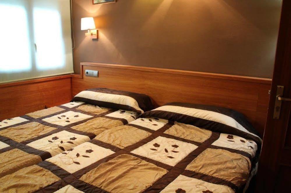 Hostal Fonda Galicia Cardedeu Extérieur photo